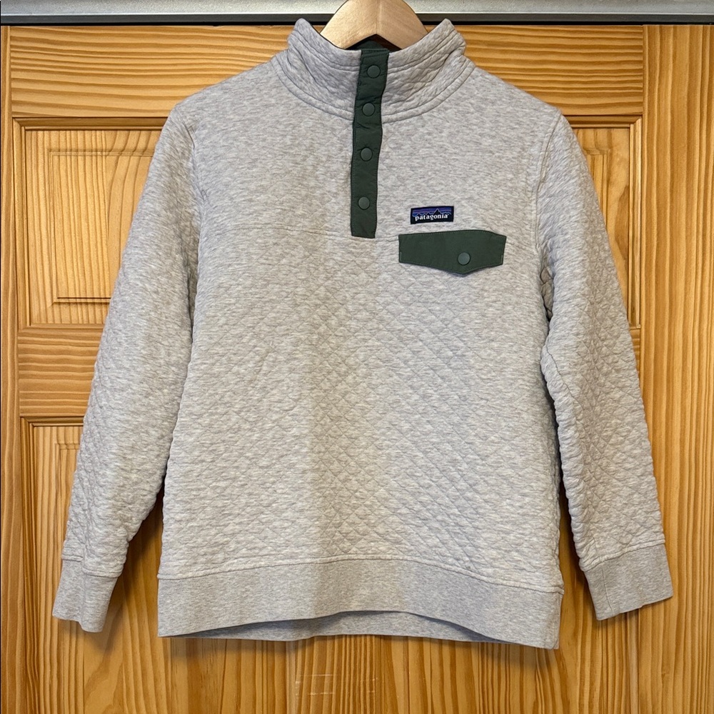 Patagonia Quilted Cowl Pullover in Light Gray with Olive Trim